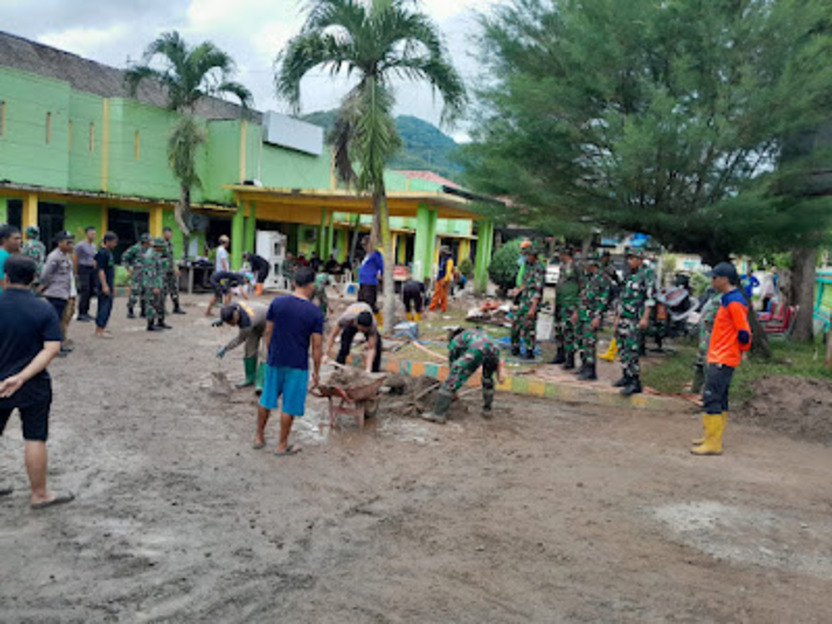 Pasca Bencana Banjir Bandang, TNI POLRI Serta Forkopimda Melakukan Kerja Bakti Sosial