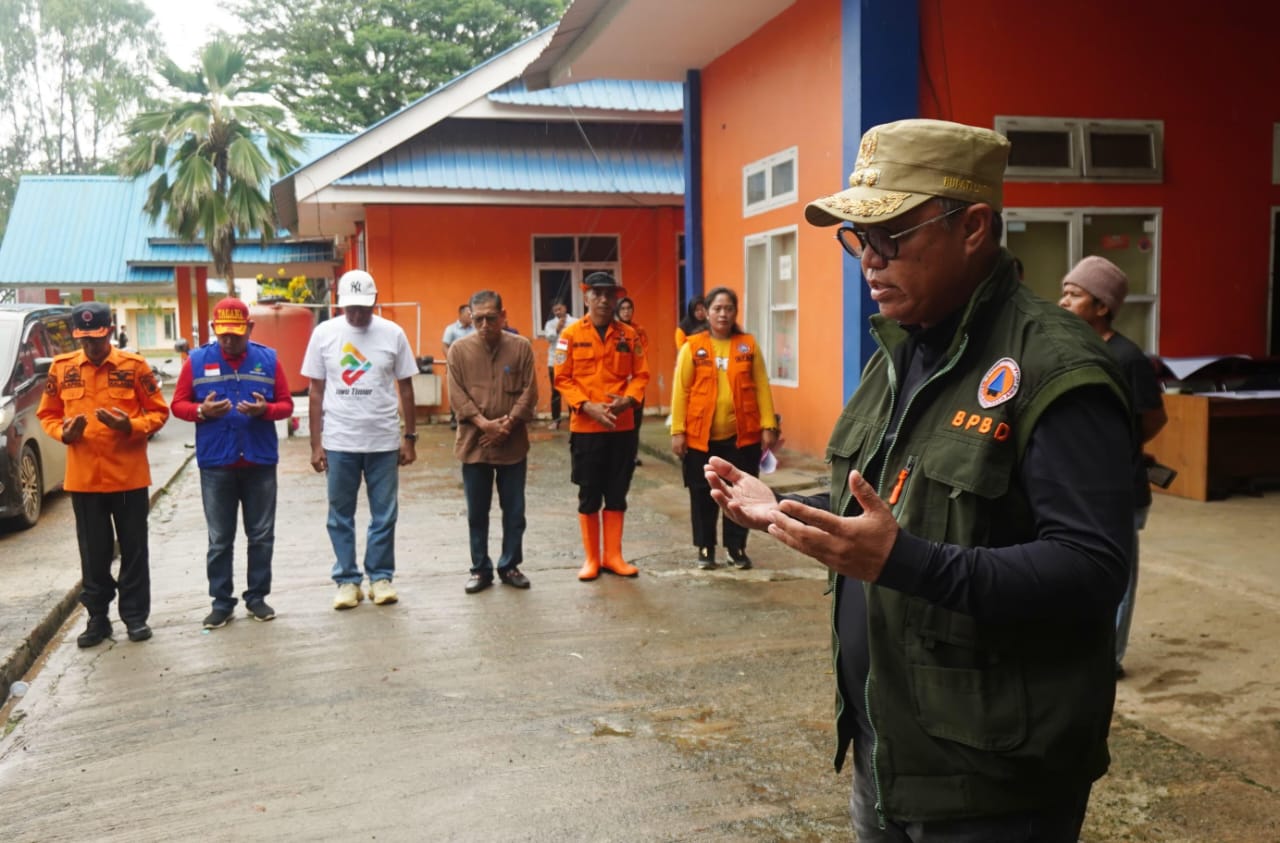 Bupati Budiman Lepas Tim Tanggap Bencana Musibah Banjir di Kabupaten Luwu